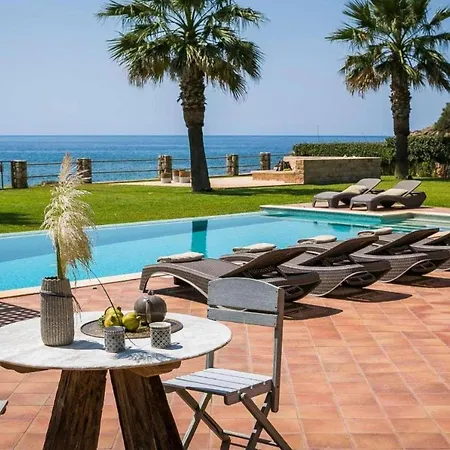 Astounding Seafront Kefalonia 3 Bedrooms Alegria Private Pool וילה